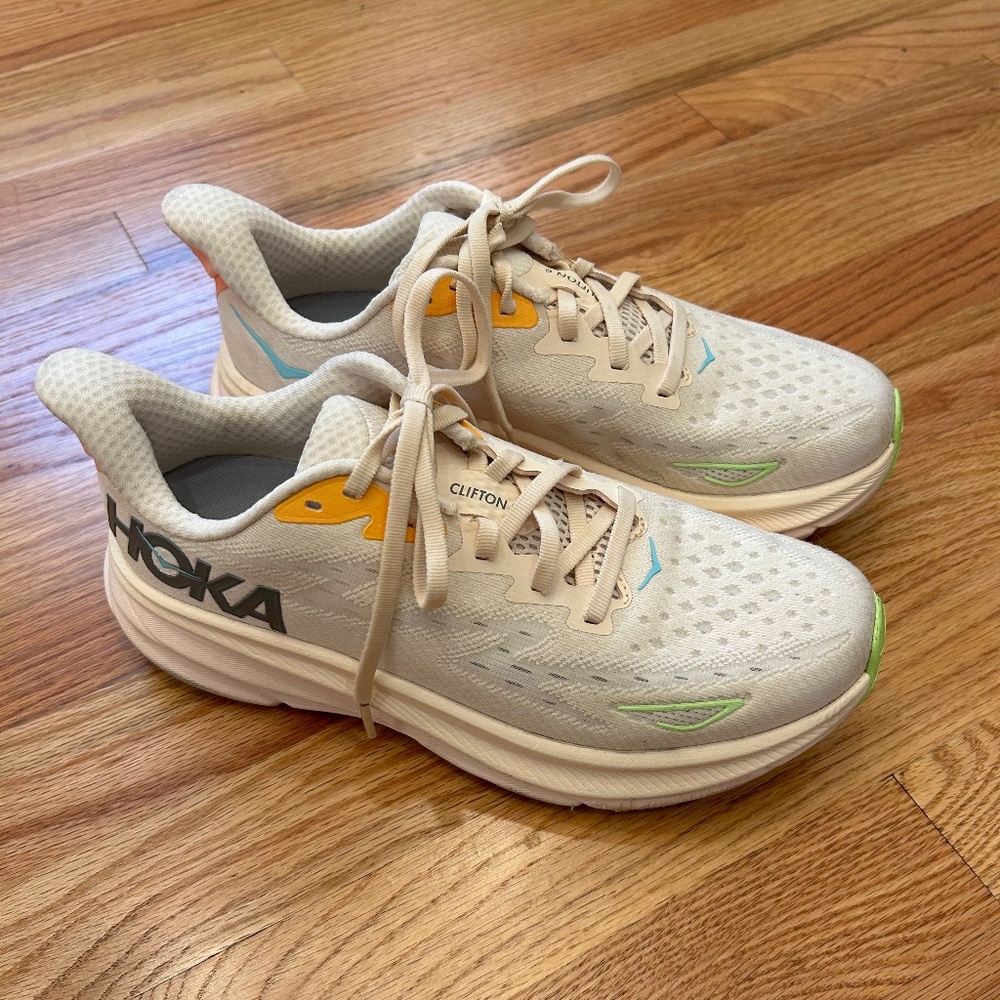 Women's Hoka Cliffton 9 Size 8